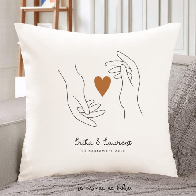 Coussin personnalisé Mains sur le cœur