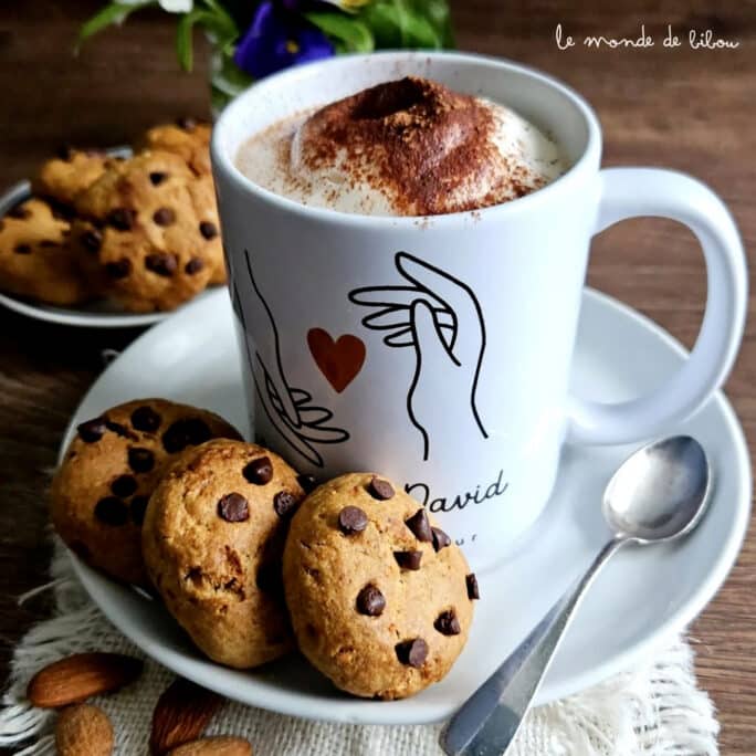 Mug personnalisé Mains sur le cœur
