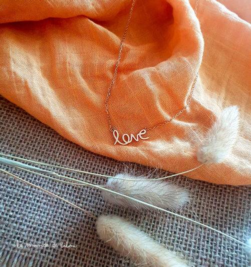 Collier plaqué or Love