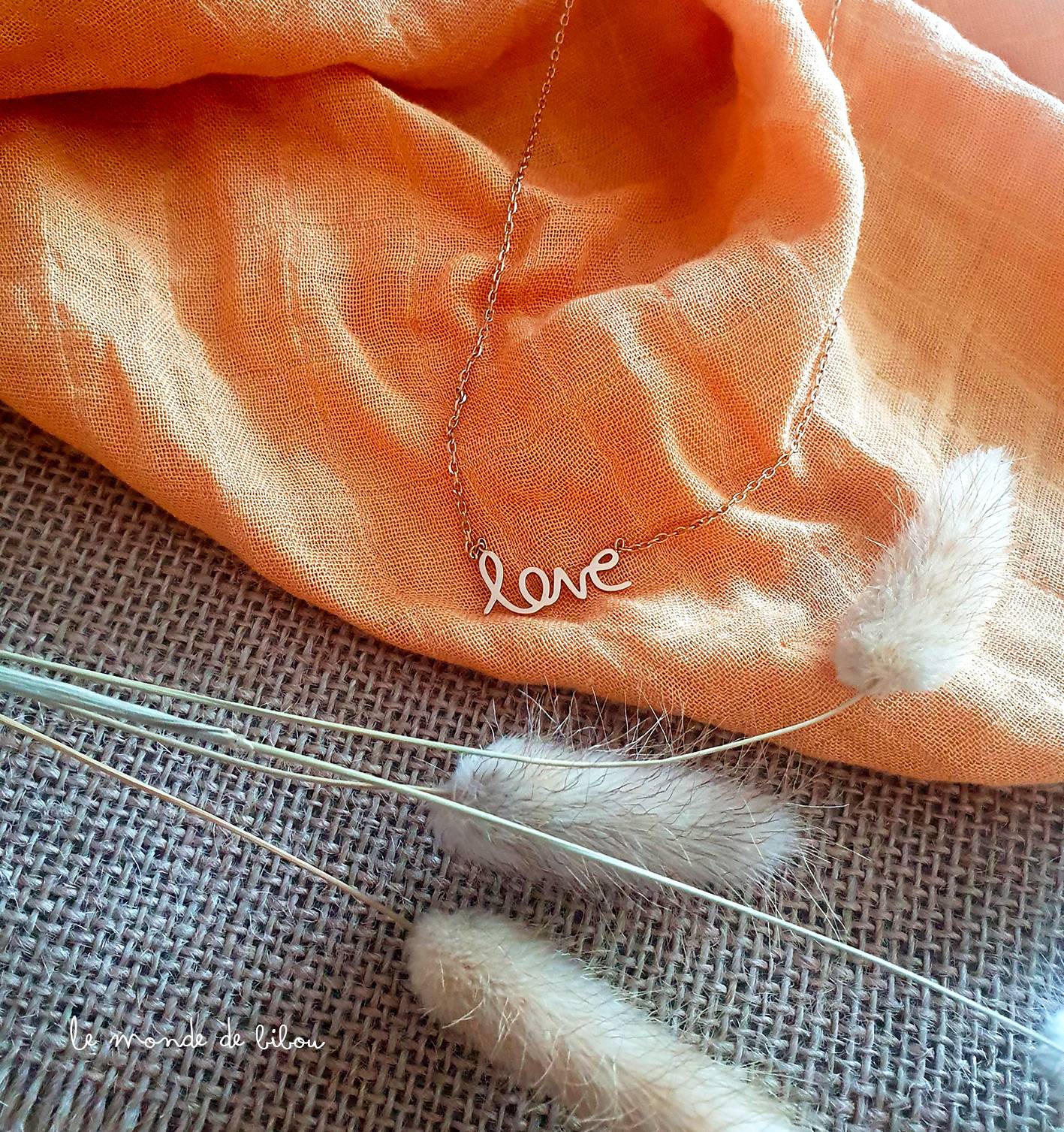 Collier plaqué or Love