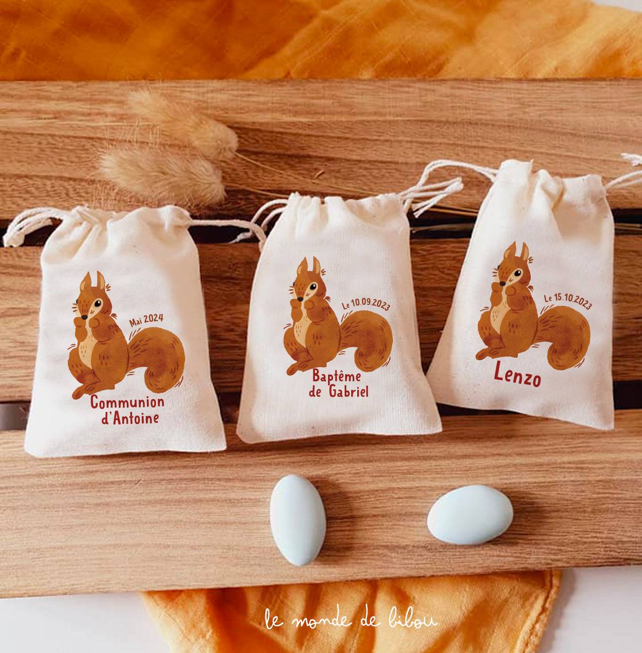 Mini pochon sac à dragées personnalisé thème écureuil. Idéal pour un Baptême, une Communion, Baby Shower ou encore une naissance. Contenant dragées